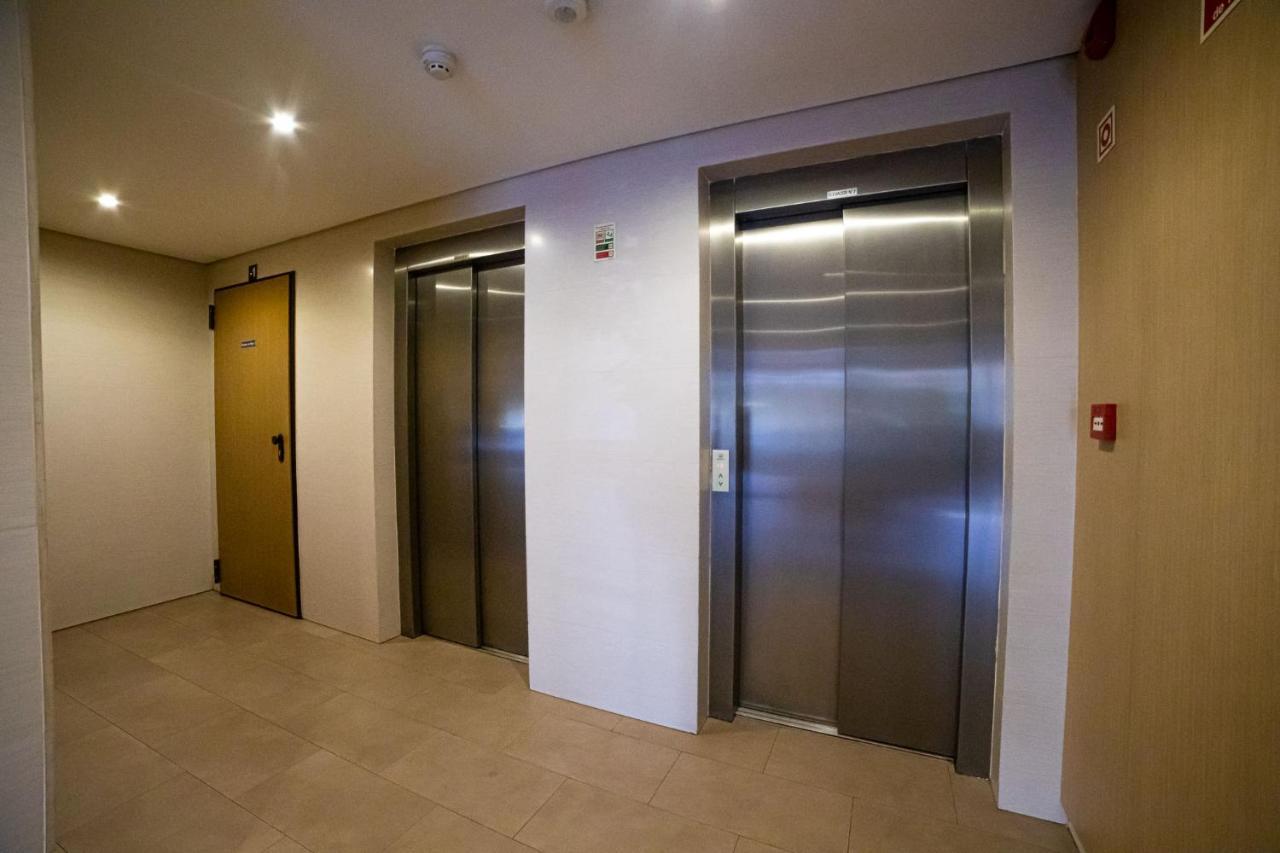 Lovely Apartment Near Airport And Nations Park, With Garage โลวเรส ภายนอก รูปภาพ