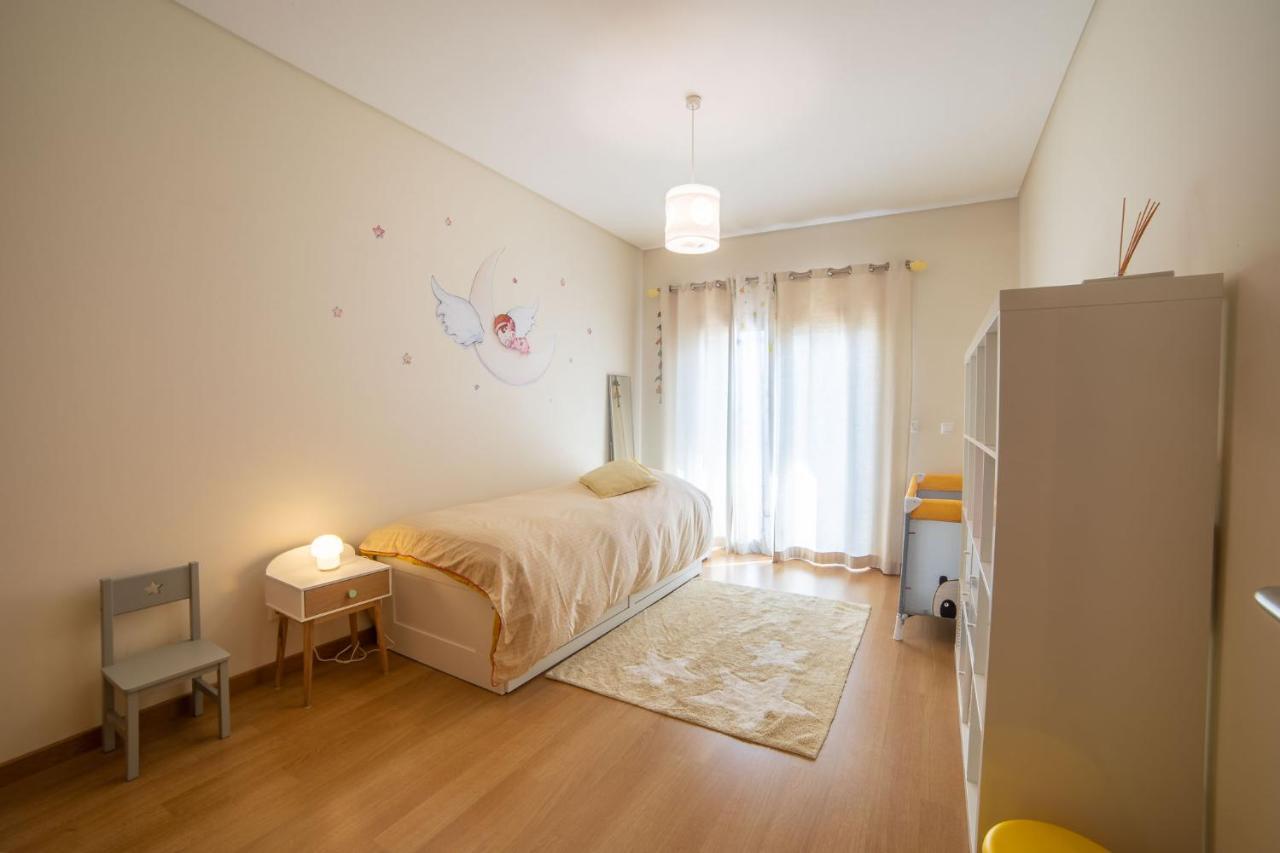 Lovely Apartment Near Airport And Nations Park, With Garage โลวเรส ภายนอก รูปภาพ