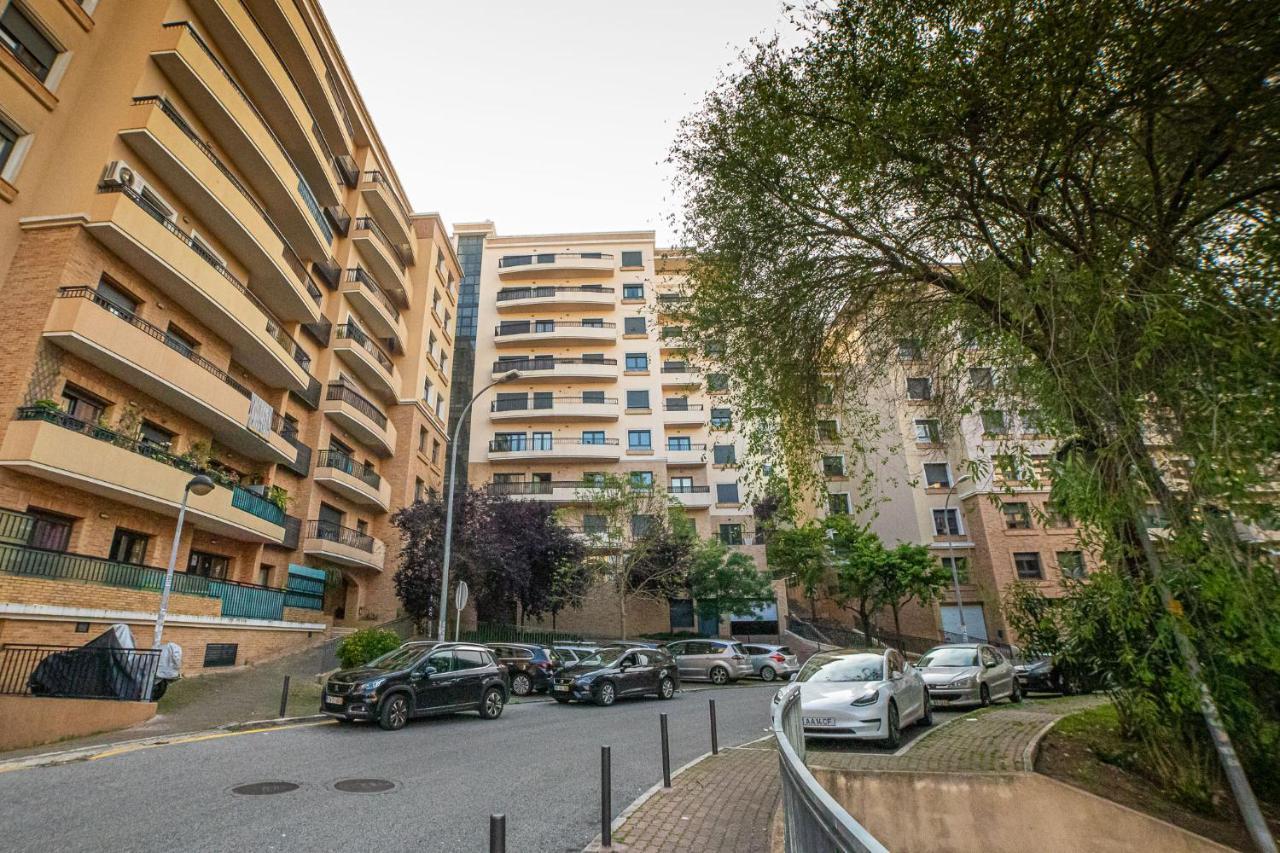 Lovely Apartment Near Airport And Nations Park, With Garage โลวเรส ภายนอก รูปภาพ