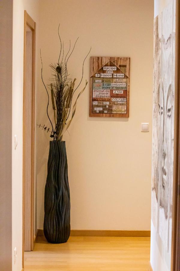 Lovely Apartment Near Airport And Nations Park, With Garage โลวเรส ภายนอก รูปภาพ