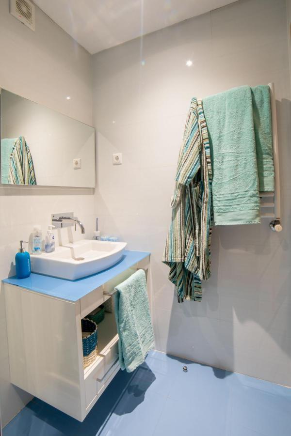 Lovely Apartment Near Airport And Nations Park, With Garage โลวเรส ภายนอก รูปภาพ