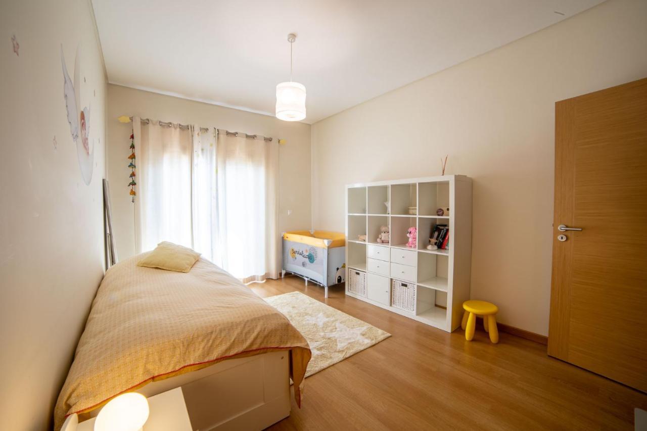 Lovely Apartment Near Airport And Nations Park, With Garage โลวเรส ภายนอก รูปภาพ